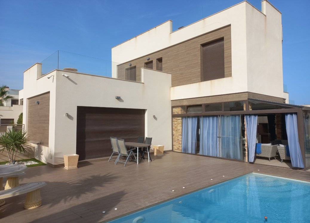 Bestaande bouw - Villa - Torrevieja - Aguas Nuevas