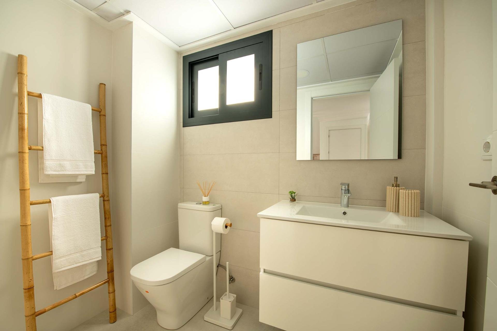 Obra nueva - Bungalow - Cox - San Fernando