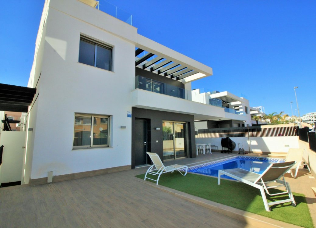 Resale - Villa - Villamartín