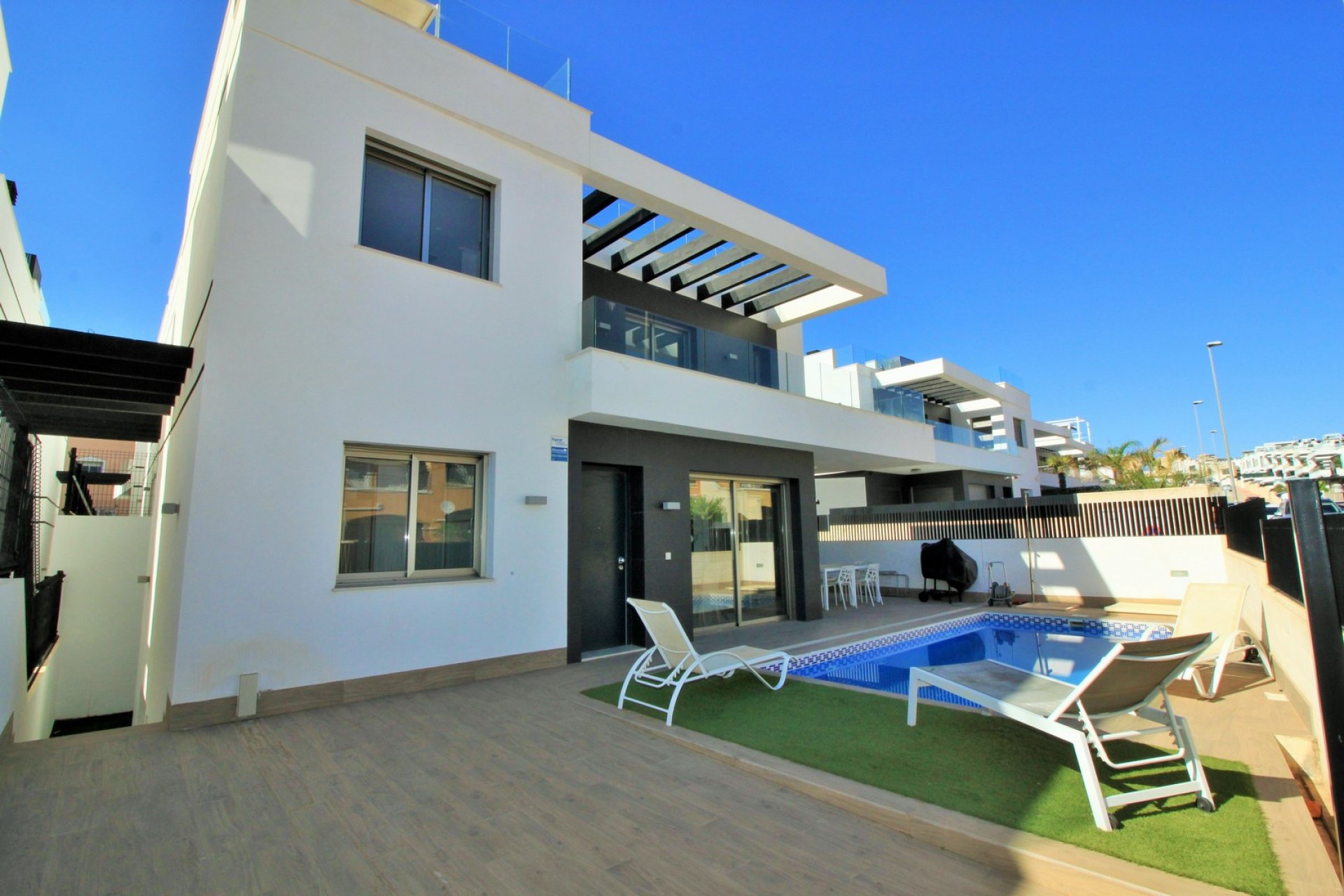 Resale - Villa - Villamartín