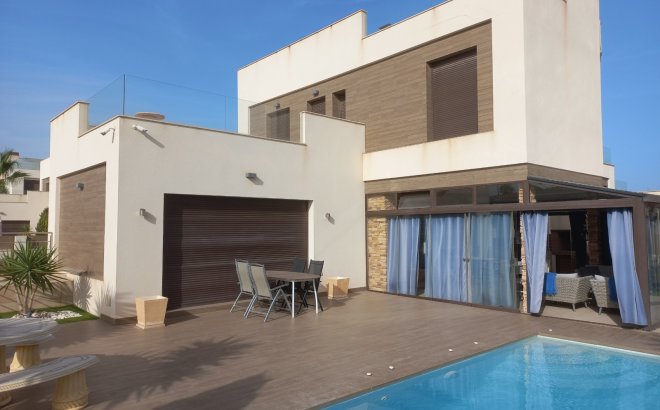 Villa - Bestaande bouw - Torrevieja - Aguas Nuevas