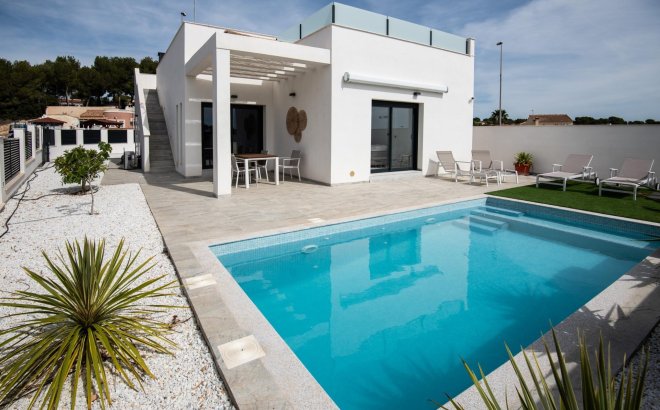 Villa - New Build - Pilar de la Horadada - Pinar de Campoverde