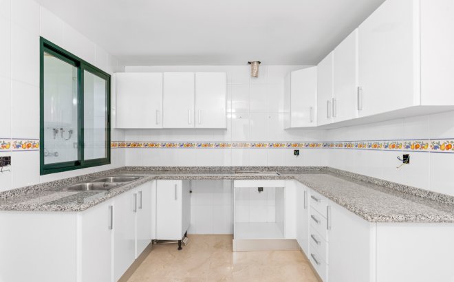 Resale - Apartment - Altea