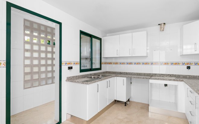Resale - Apartment - Altea