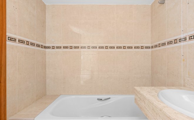 Resale - Apartment - Altea